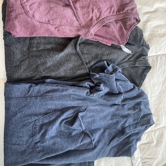 Z Supply women’s, bundle 4 tees, and one tank. - Picture 2 of 13